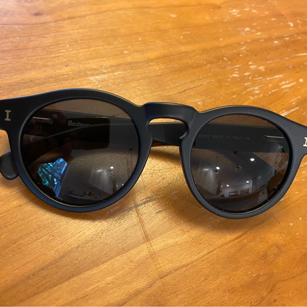 Illesteva Leonard Matte Black Round Sunglasses